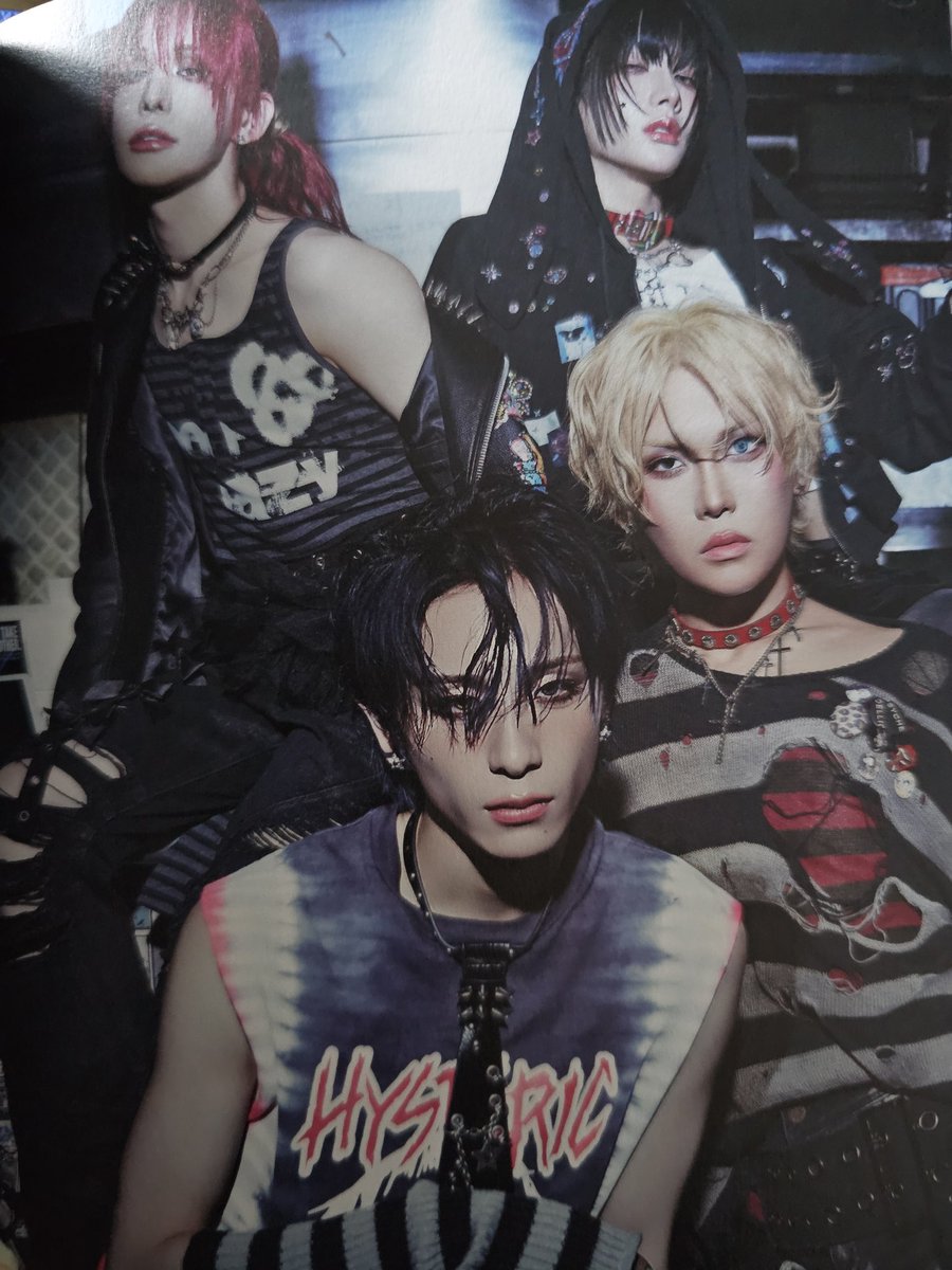 Manga_Leann88's tweet photo. https://t.co/wEpC4mWn75
UXLXVE is XLOV's 1st mini album and it takes them up a level. From start to finish it gives us what we love about the as well as showing us new sides to them. #mangaandanimemaniac #bloglovin #XLOV #UXLXVE #Rizz https://t.co/Y2s7hrMmEF