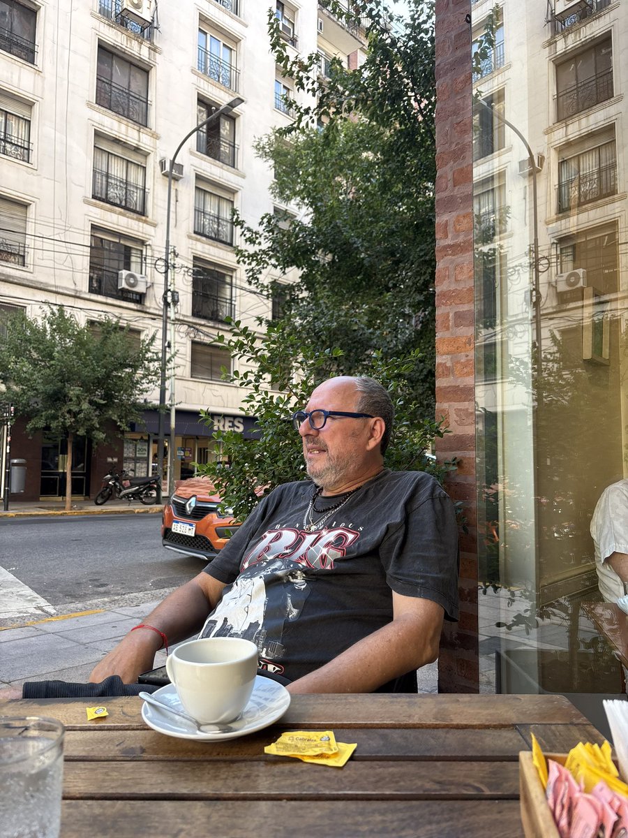 PIENSO EN ADORNI Y YANINA LATORRE …. Y LUEGO EXISTO …..