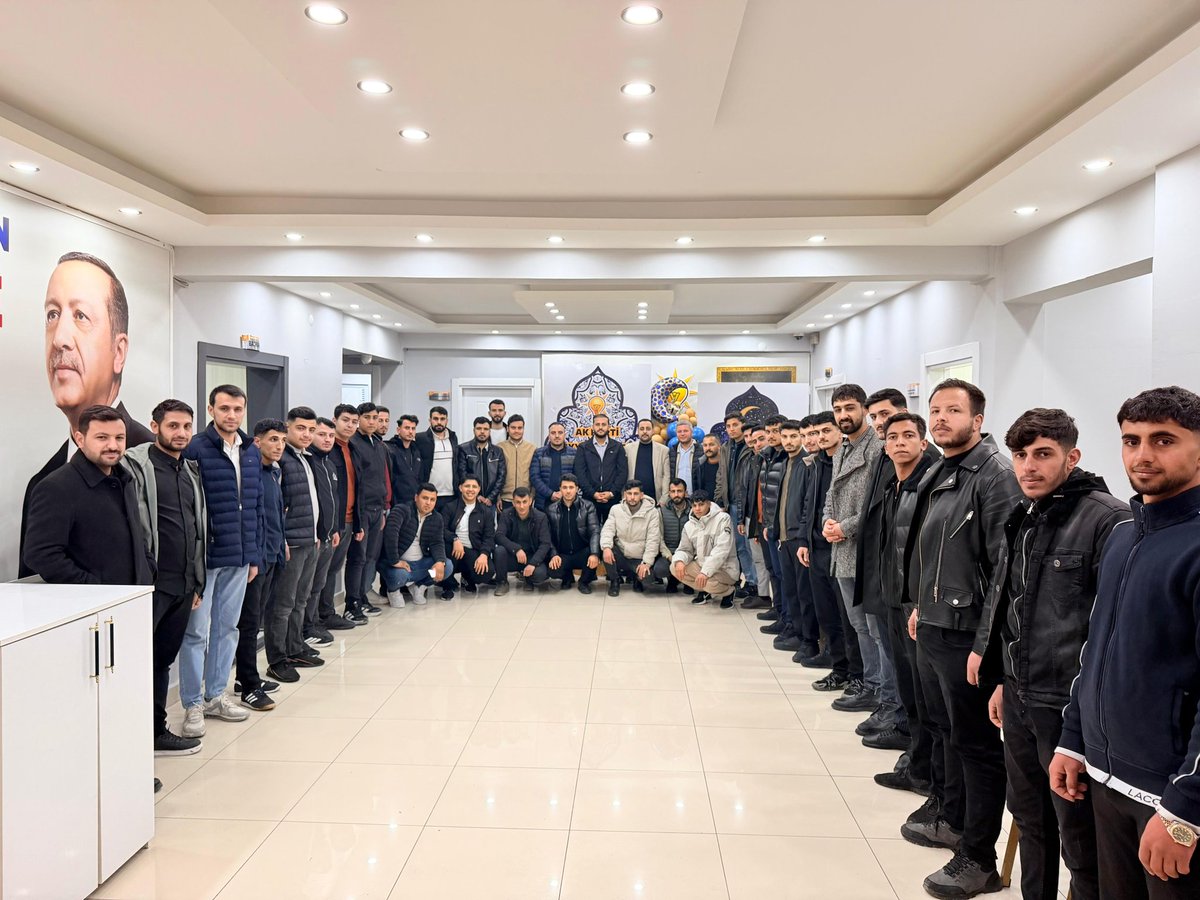 İl Gençlik Kolları Başkanlığımız tarafından düzenlenen, Genel Başkan Yardımcımız Sayın Yunus Emre Müküs’ün katılım sağlayacağı “Söz Gençlikte Ramazan” programına iştirak etmek üzere; Gençlik Kolları Başkanımız Salih Aldeniz ve Gençlik Kolları Yönetim Kurulu üyelerimiz İlçe