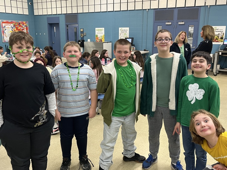 DLBeckwithMS's tweet photo. Happy St. Patrick's Day!!!🍀🍀🍀 https://t.co/20ajIbGrqI
