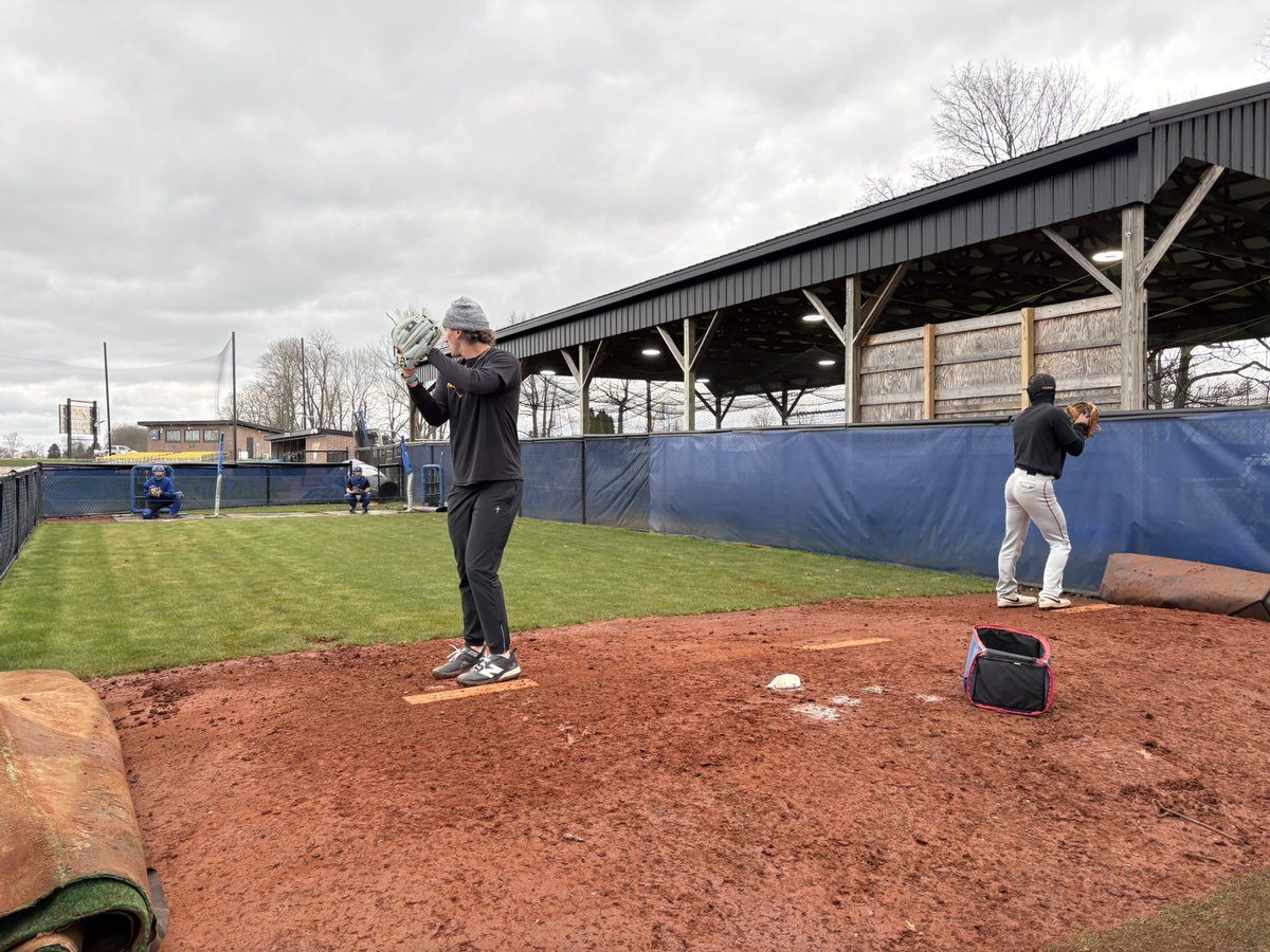 Forcing the issue in 34° ‼️🥶

RSC Series #4 on deck! 

#Team10 #Roots