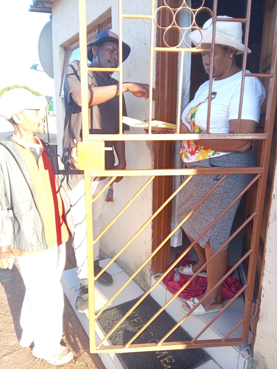 eff_madibeng's tweet photo. ♦️In Pictures♦️

Ward 11 conducting door to door recruitment and verifying if community members are registered to vote. #voteEFF #EFFinMadibeng #EFFisMyHome #YearOfVictoryOrDeath https://t.co/k8DWGQU3GI