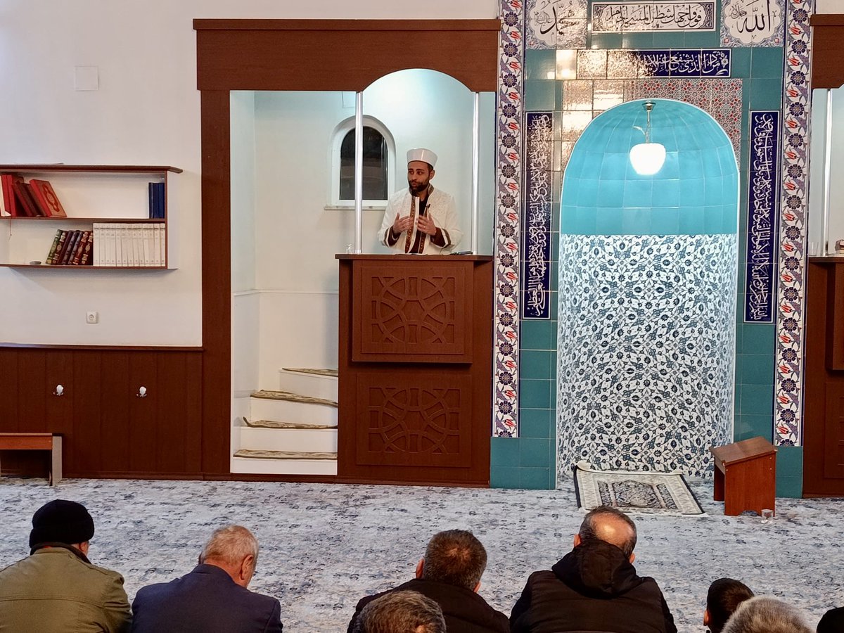 erginmstfa's tweet photo. Şüphesiz, biz onu (Kur'an'ı) Kadir gecesinde indirdik.
Kadir gecesinin ne olduğunu sen ne bileceksin!
Kadir gecesi bin aydan daha hayırlıdır.
Melekler ve Cebrail o gecede Rablerinin izniyle her türlü iş için iner de iner.
O gece, tan yerinin ağarmasına kadar bir esenliktir. https://t.co/sJ7cUDPfPr