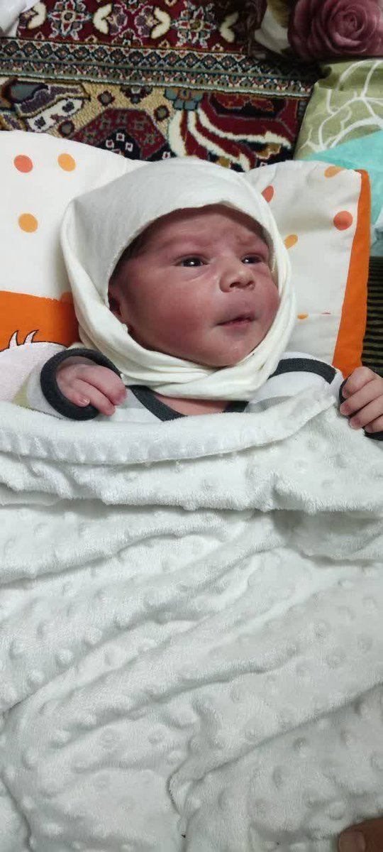 ABD ve İsrail, bugün İran'ın Arak şehrinde bu 3 günlük bebeği ve tüm ailesini katletti.

Soykırımcı alçaklar...