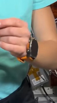 Soohie Adenot porte 2 montres dans l’espace. Normal, mais je me demande laquelle est en test. 

A votre avis, quelle est la marque de montres GPS qui a envoyé le plus de montres dans l’espace ?

Foncez lire cet article.

montre-cardio-gps.fr/les-montres-gp…