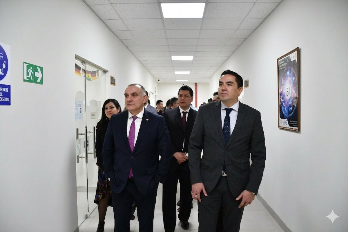 Bolivia y Alemania 🇧🇴🇩🇪 El embajador de
<a href="/AlemaniaBOL/">Embajador de Alemania en Bolivia</a> José Schulz y el Viceministro
<a href="/GusJaureguiG/">Gustavo Jáuregui Gonzáles</a> visitaron IBMETRO, en el marco del proyecto "Infraestructura de la Calidad para Energía Sostenible II".   

#CooperaciónInternacional #Bolivia
