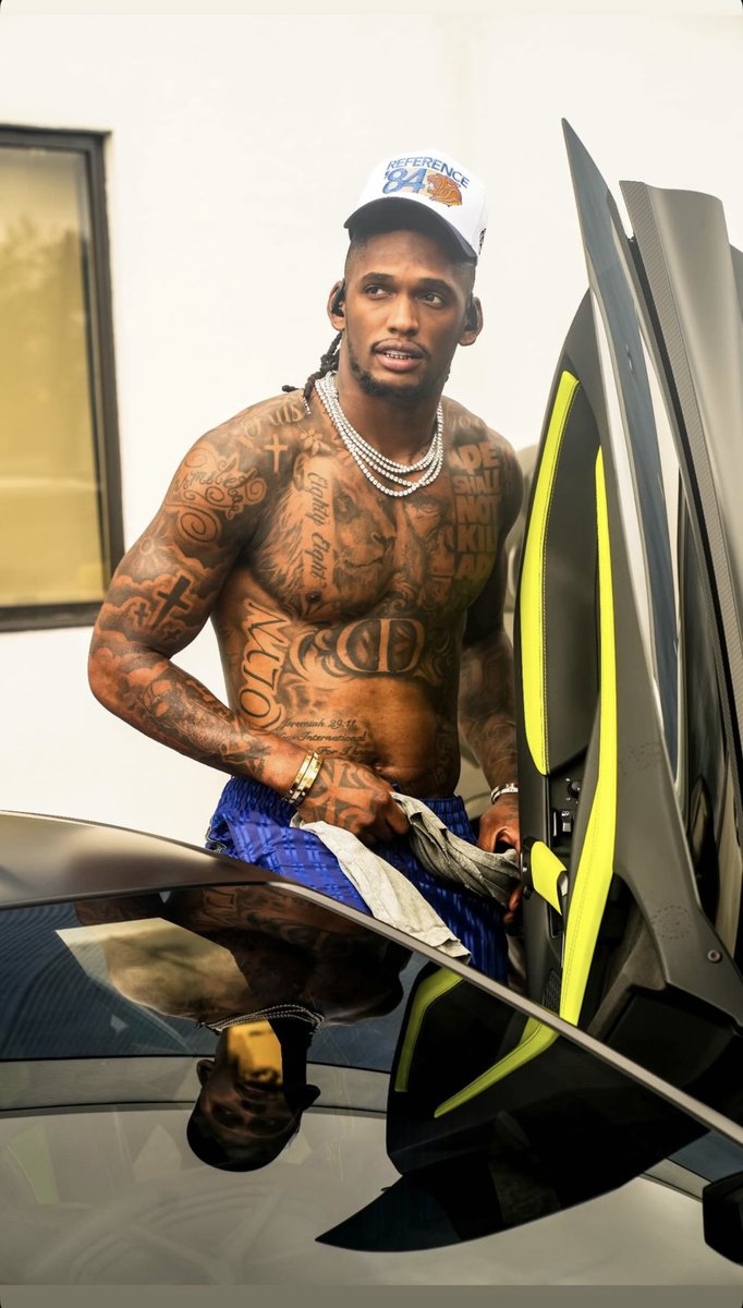 Reference tweet media