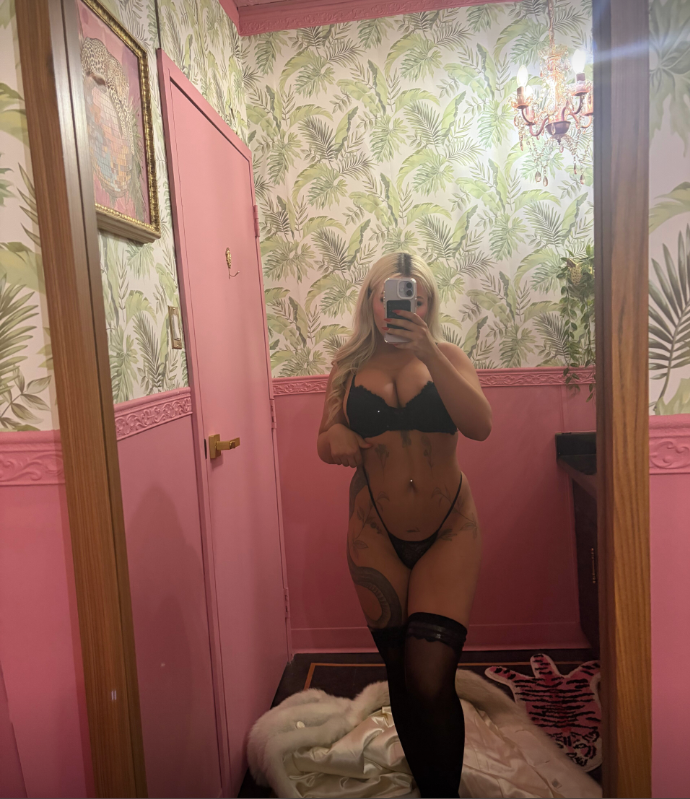 sasharose190's tweet photo. @strpromof Feeling curious? 😏 Come see what I’m hiding… my page is free, but I can’t promise you’ll behave once you’re inside.🥵😈
https://t.co/GgW5GgHoBe https://t.co/qfJDDeCRfU