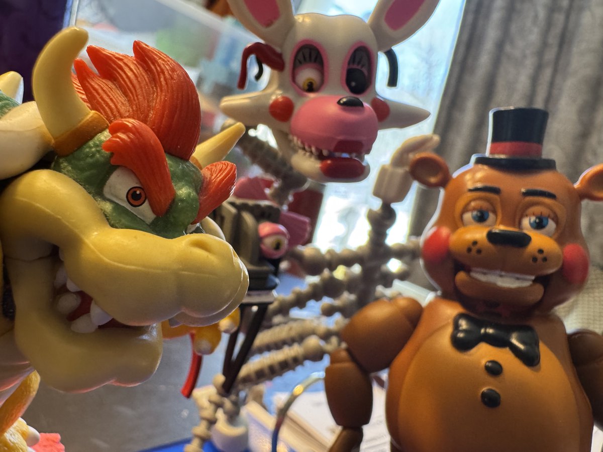Comically Small Lolbit tweet media
