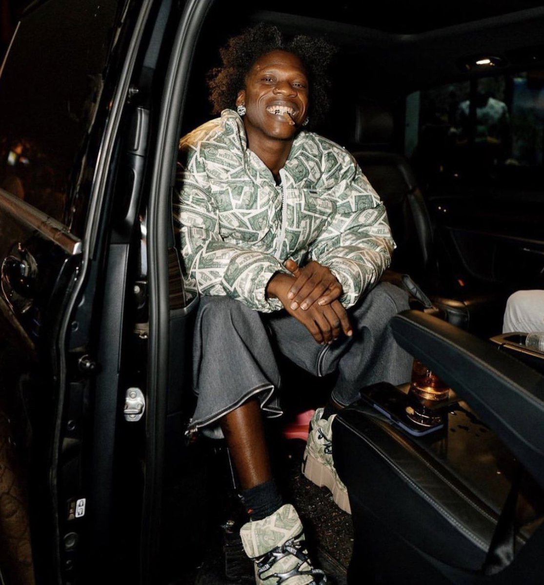 Sophieeee tweet media