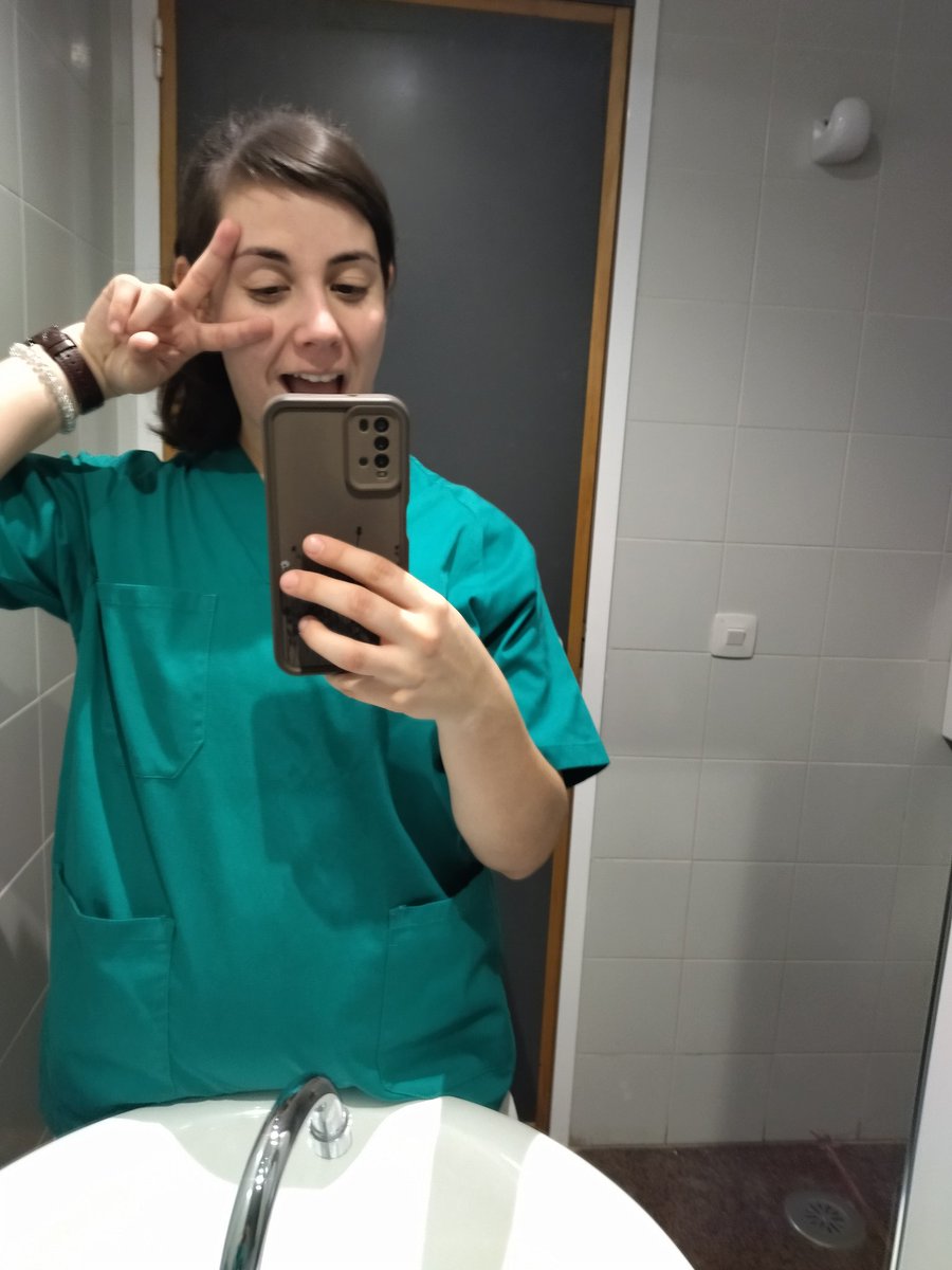 Raquel_sanchezp's tweet photo. Preparada para la última guardia de hospital https://t.co/eQVUuD0FSD