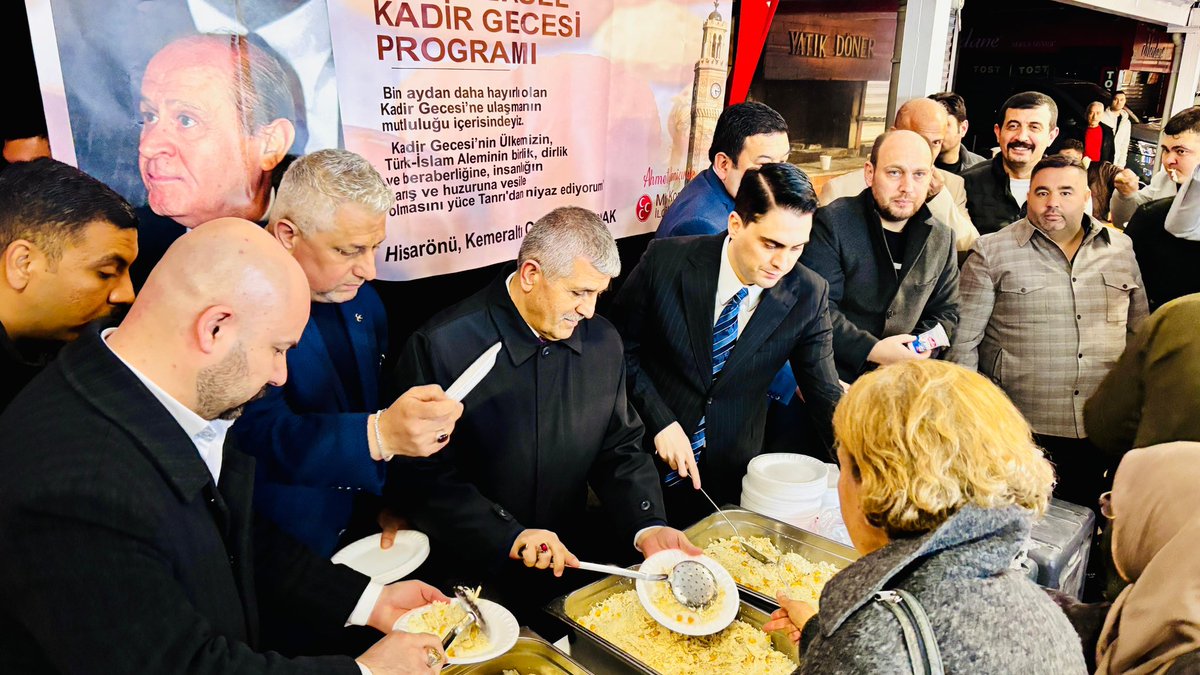 VeyselSahinMhp's tweet photo. Konak İlçe Teşkilatı’mızın düzenlediği Kadir Gecesi programına Ülkü Ocakları Başkanımız Burak Kılıç ve İl Yöneticilerimiz ile birlikte katıldık.

Bin aydan daha hayırlı Kadir Gecesinin milletimize hayır, coğrafyamıza huzur getirmesini diliyorum. https://t.co/tdVUuH6HcG