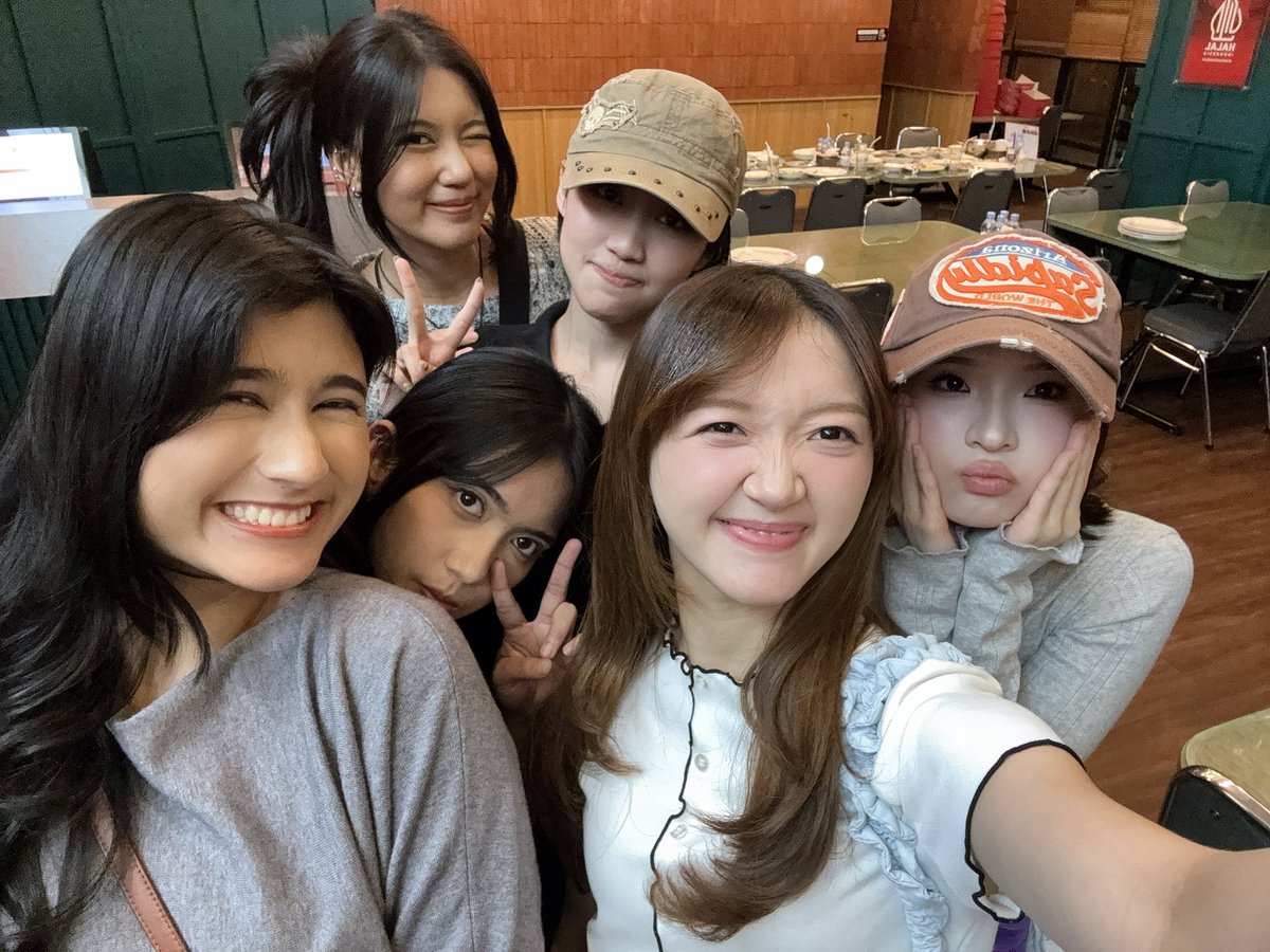 Aurellia tweet media