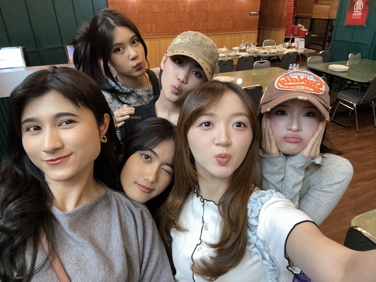 Aurellia tweet media