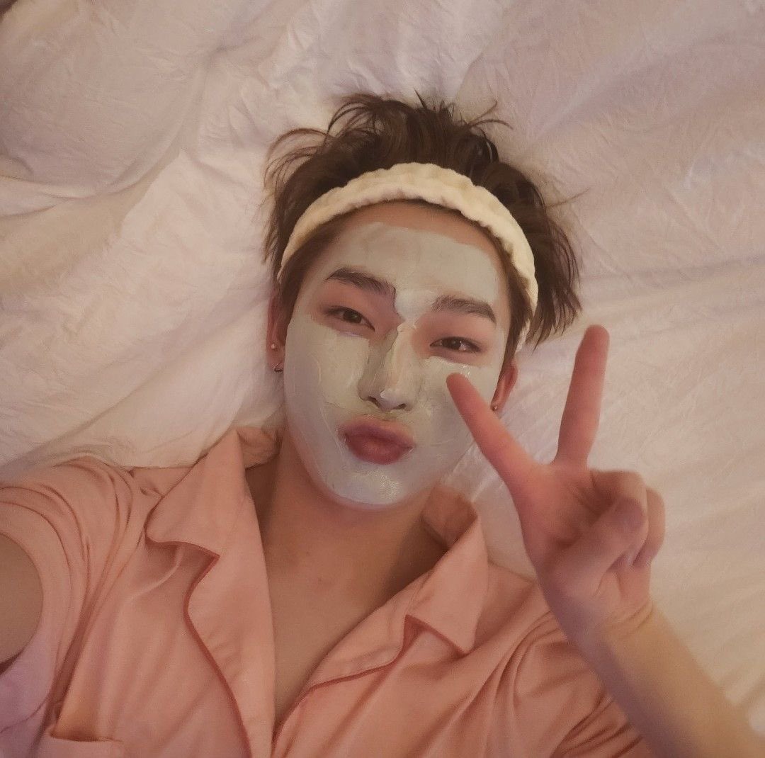 “He wants to be a girl so bad” you know what I’d be mad too if a guy looked prettier and classier than me