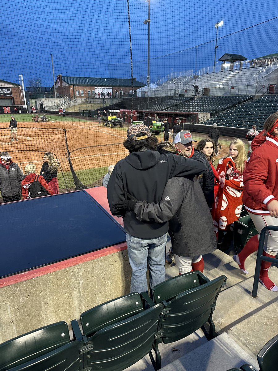 dustin thoms tweet media