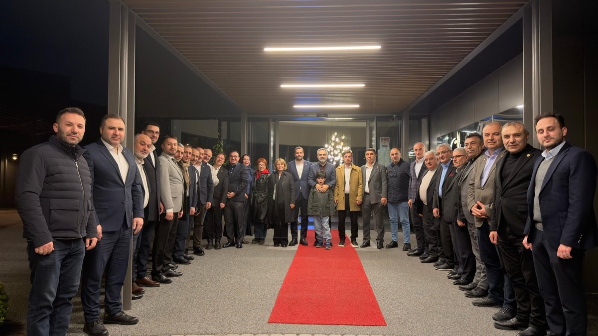 burakcifci34's tweet photo. Ataşehir’imizin kıymetli muhtarları, Yerel Yönetimlerden sorumlu İlçe Başkan Yard. @Alikaganozarsln İlçe Kadın Koll. Başk. @SedaBatal_24 İlçe Gençlik Koll. Başk. @yusuf_silkin Grup Başkan Vekilimiz @serdarorhan ve Meclis Üyelerimiz ile iftar soframızda birlikteyiz.

Mübarek Ramazan ayı süresince gerçekleştirdiğimiz çalışmaları, önümüzdeki süreci istişare ettik. Kıymetli muhtarlarımız ile Mahallelerimizi konuştuk.

Değerli muhtarlarımıza kardeşlik soframızda bizlere eşlik ettikleri için şükranlarımı sunuyorum.

@atasehirakparti 
@abdullahozdemir