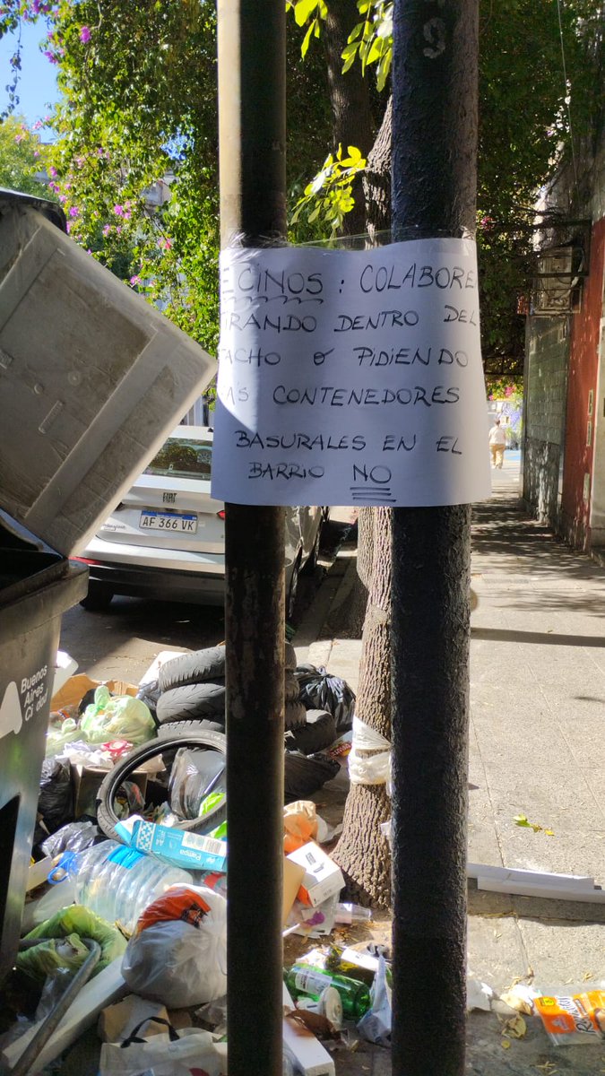 TheRollingGlass's tweet photo. Innumerables reclamos para que ubiquen los cestos en otro lugar. Convivir con un basural a cielo abierto. ¿La respuesta de CABA? Decir que no se puede por criterios técnicos de higiene (cuestionables, si uno admira este horizonte) @BACiudadVerde @ibaistrocchi @jorgemacri https://t.co/yAdu3xt9as