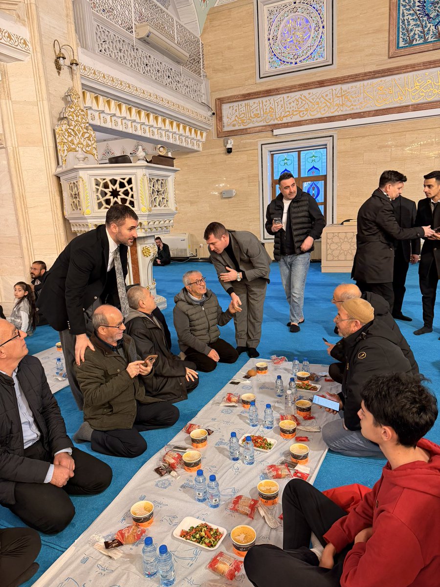 mnecatiisik's tweet photo. Beylikdüzü’nde Kadir Gecesi İftarı 🌙

FSM Camii İmam Hatibi İbrahim Erdöl Hocamız, Ülkü Ocakları Başkanımız Serkan Eremsayın ve binlerce komşumuzla birlikte iftar sofrasının bereketini paylaştık.

Teravih öncesi ve sonrası kurduğumuz AK Nokta’da cemaatimize ikramlarda bulunduk.

Geceniz mübarek, dualarınız kabul olsun.
