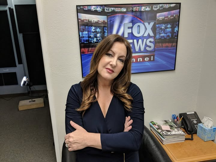 LeslieMarshall's tweet photo. #waybackmonday #throwback Waiting to go on in the greenroom at @FoxNews in #LosAngeles https://t.co/dFiiAfDjKz