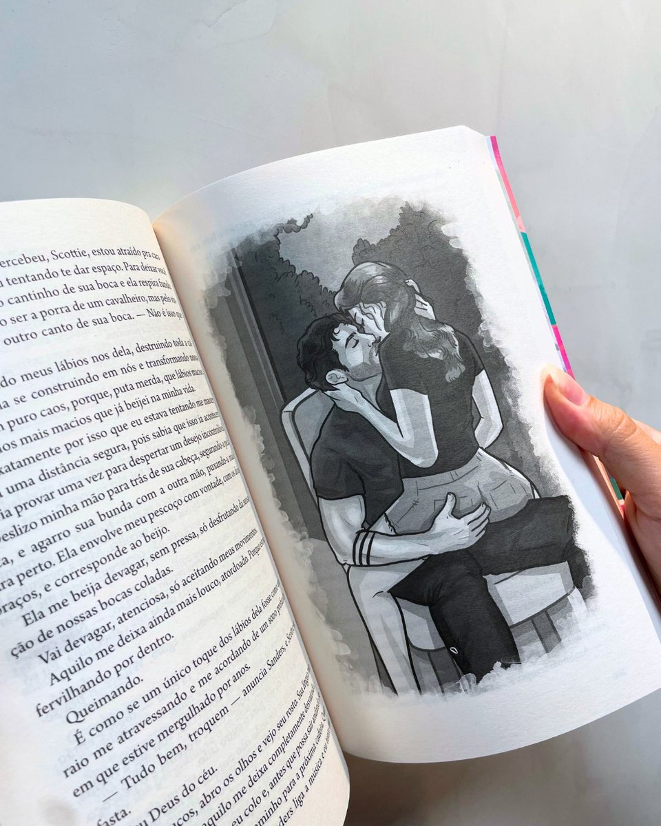 Intrínseca tweet media