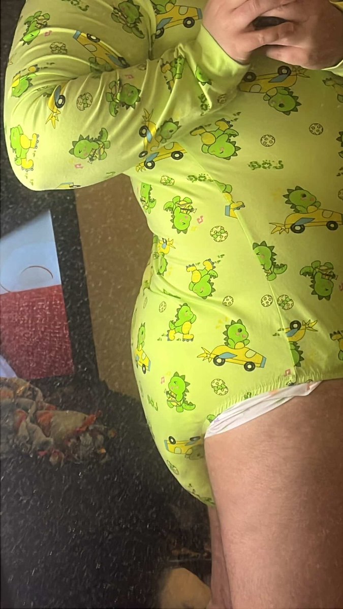 Hufflebutt04's tweet photo. Does this soaked diaper make my butt look fat? https://t.co/JQEJRBFezZ