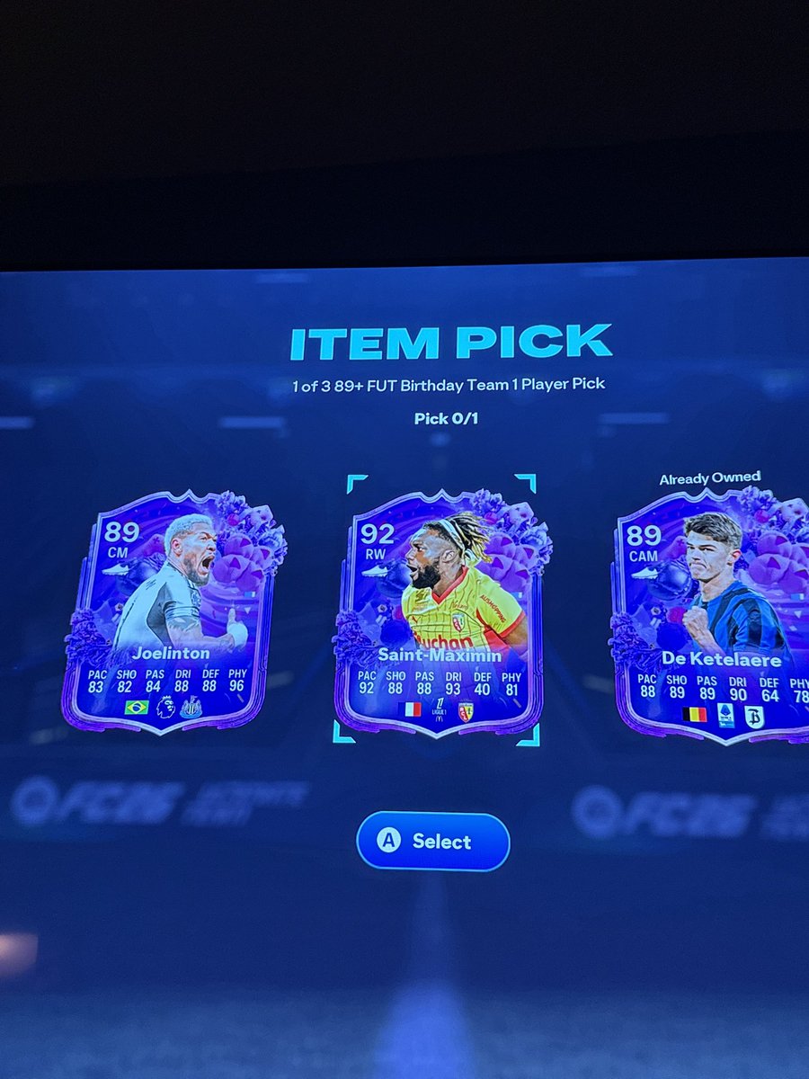 __hourani's tweet photo. @NickRTFM was hunting for Joelinton so I could put him in an evo but I have to choose between him and Gucci. Both will fit my team perfectl.. who do I pick https://t.co/1R0G4U2eIg
