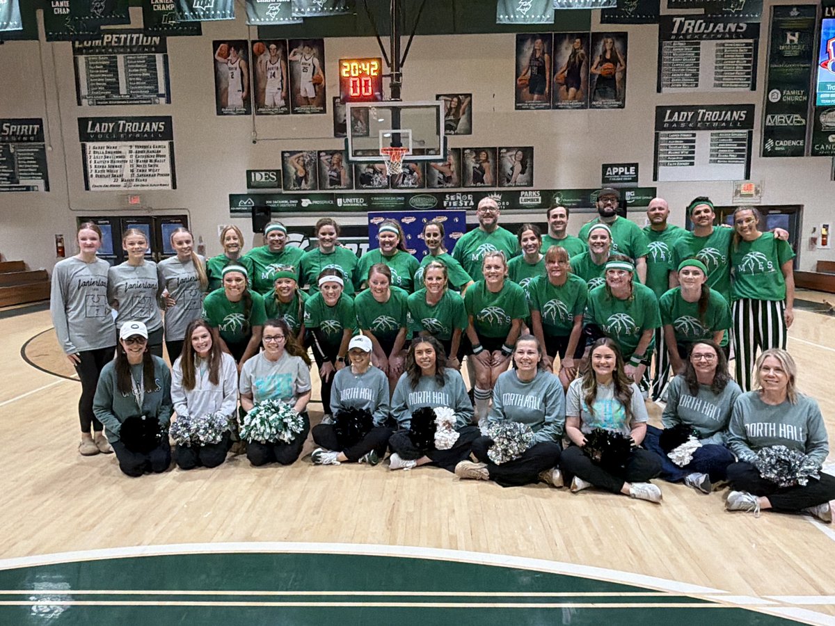 The home team 💚👏🏀 