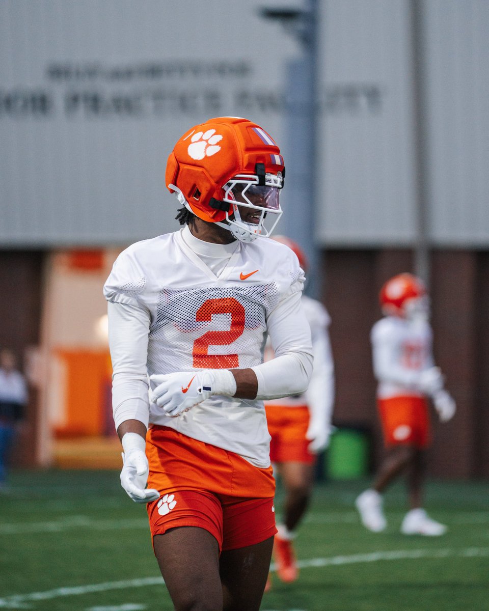 Clemson Bias tweet media