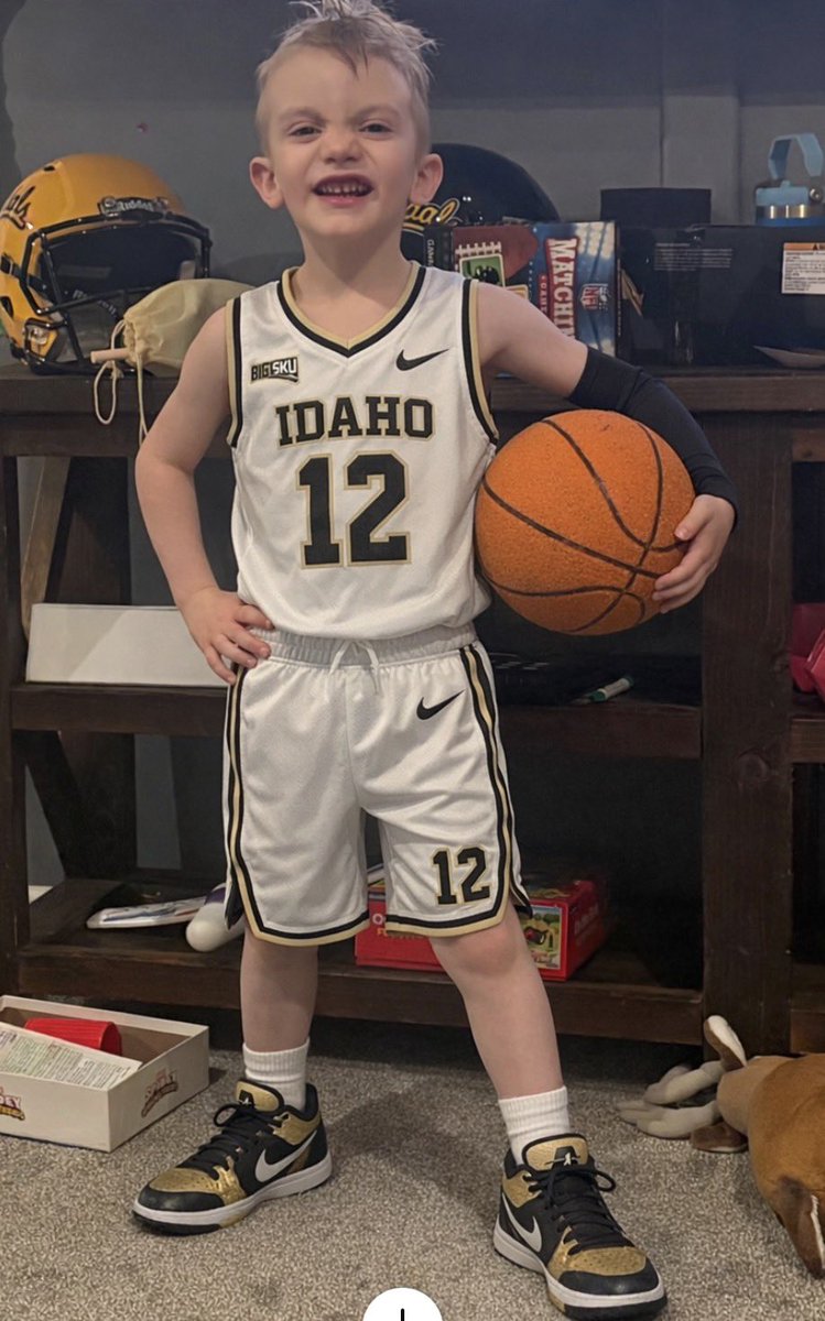 BRehder's tweet photo. My future @Idaho_Vandals! Classes of of ‘39 and ‘41. @CoachTFord https://t.co/9bHAPqo8wr
