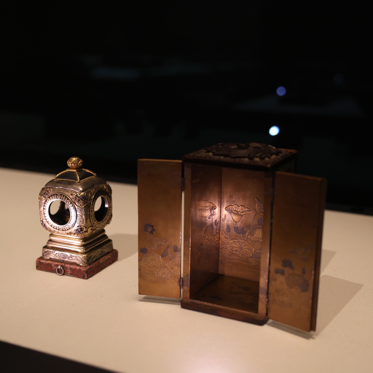 作品紹介】 本作品は、刀装金工の後藤程乗(ごとうていじょう)が製作