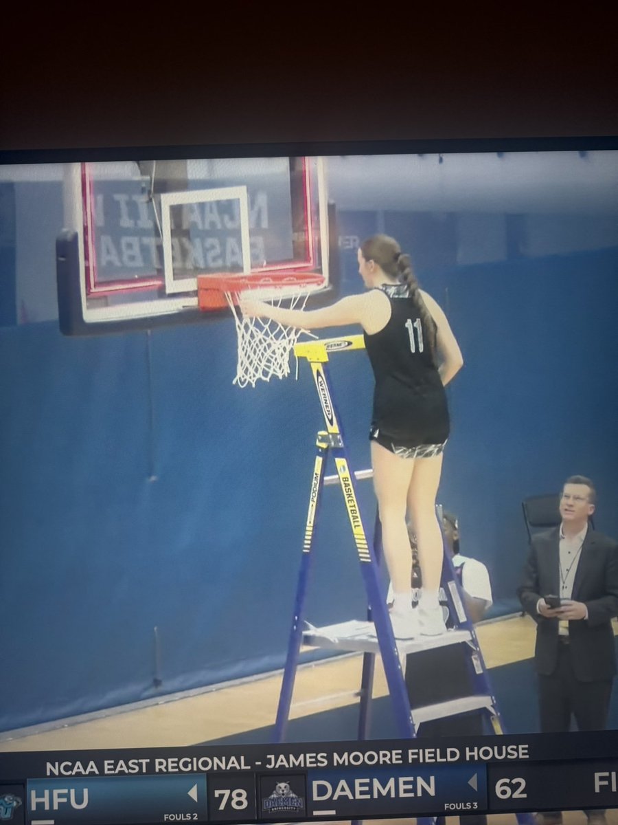 WoodGirlsBball's tweet photo. Congratulations to Kara Meredith and her Holy Family team who won the East Regional Championship tonight to advance to the Elite 8! Kara chipped in 10p, 5r, 2a and a steal tonight! #WoodProud https://t.co/DycBdPHAnv