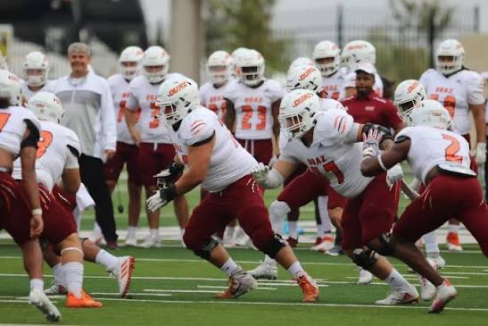 ZacharyElias54's tweet photo. Beyond BLESSED to announce I have received my first collegiate football offer. Thank you @CoachCottonOUAZ for giving me the chance to play at @OUAZFootball. I want to thank all the coaches who allowed to get this chance. @jlawson707 @TheCoachBear @myleskholmes @CoachVandermade. https://t.co/7JLSaduC5F