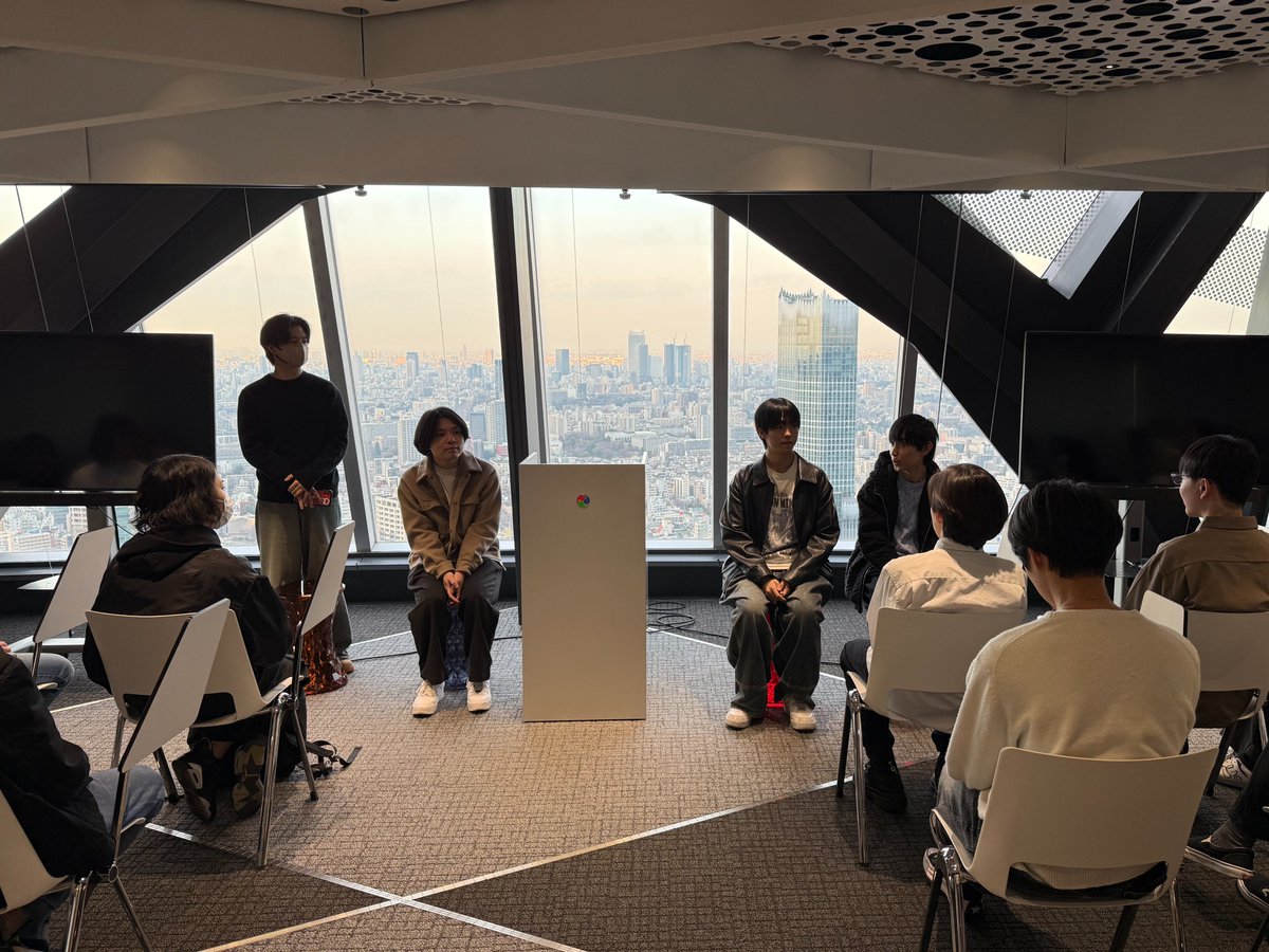 HALGaming_tokyo's tweet photo. イベントの終盤ではファンミーティングを実施！！👊
プロ現場のリアルな話から、趣味の話まで！？ 
ざっくばらんにお話しいただき、学生たちも興味津々でした☺️
来年度の活動も気合を入れて頑張ります🔥💪
#HAL東京 #HALGaming #SCARZ https://t.co/SfcLtIdwsC