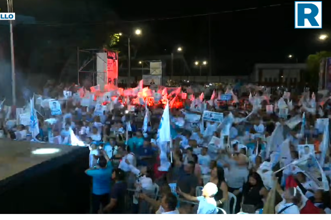 RICHARDEDGARDO8's tweet photo. 🚨MITIN MULTITUDINARIO EN TRUJILLO, PORKY EN EN CADA DEPARTAMENTO Q VA ESTA LLENANDO PLAZAS ENTERAS EL CALOR DE LA GENTE Y LA ESPERANZA PUESTAS EN ESTE HOMBRE SON INMENSAS Y RECIPROCAS. SUS CONTRINCANTES YA NO PUEDEN TAPAR EL SOL CON UN DEDO RAFAEL LOPEZ ALIAGA VA ESTAS ELECCIONES EN PRIMERA VUELTA HNOS.
GANAR EN PRIMERA VUELTA IMPLICA Q EL ESTADO PERUANO  SE AHORRA 550 MILLONES, CON ESE DINERO PONEMOS POZO DE AGUA DE EMERGENCIA EN TODO EL PERÚ HAGAMOS TRABAJO DE HORMIGA CASA POR CASA👏✍️🫵💪🇵🇪