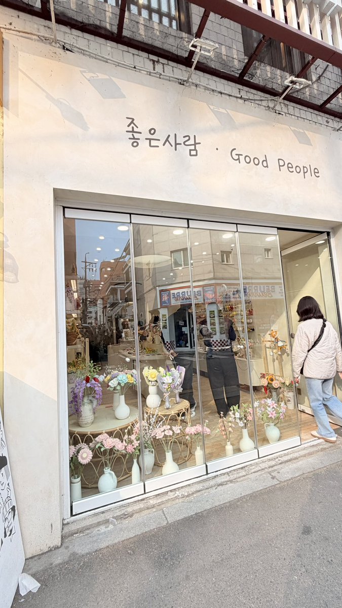 llatte studio tweet media