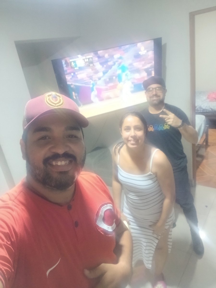 RMBC04's tweet photo. Apoyando a Venezuela vamos hoy ganamos saludos desde Perú 
#beisbolxteleven https://t.co/ynZR477tbQ