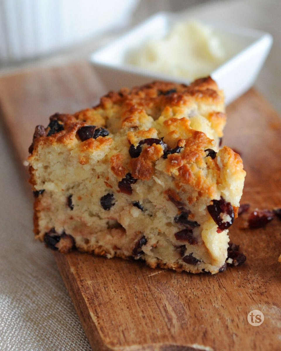 MarjGrayTS's tweet image. 🍀🍞 Want to impress your leprechauns this St. Patrick's Day? Check out this magically delicious Irish Bread recipe! It's so easy, even a clumsy leprechaun could make it. #StPatricksDay #IrishBread #PotOfGoldenGoodness 🌈🍀
