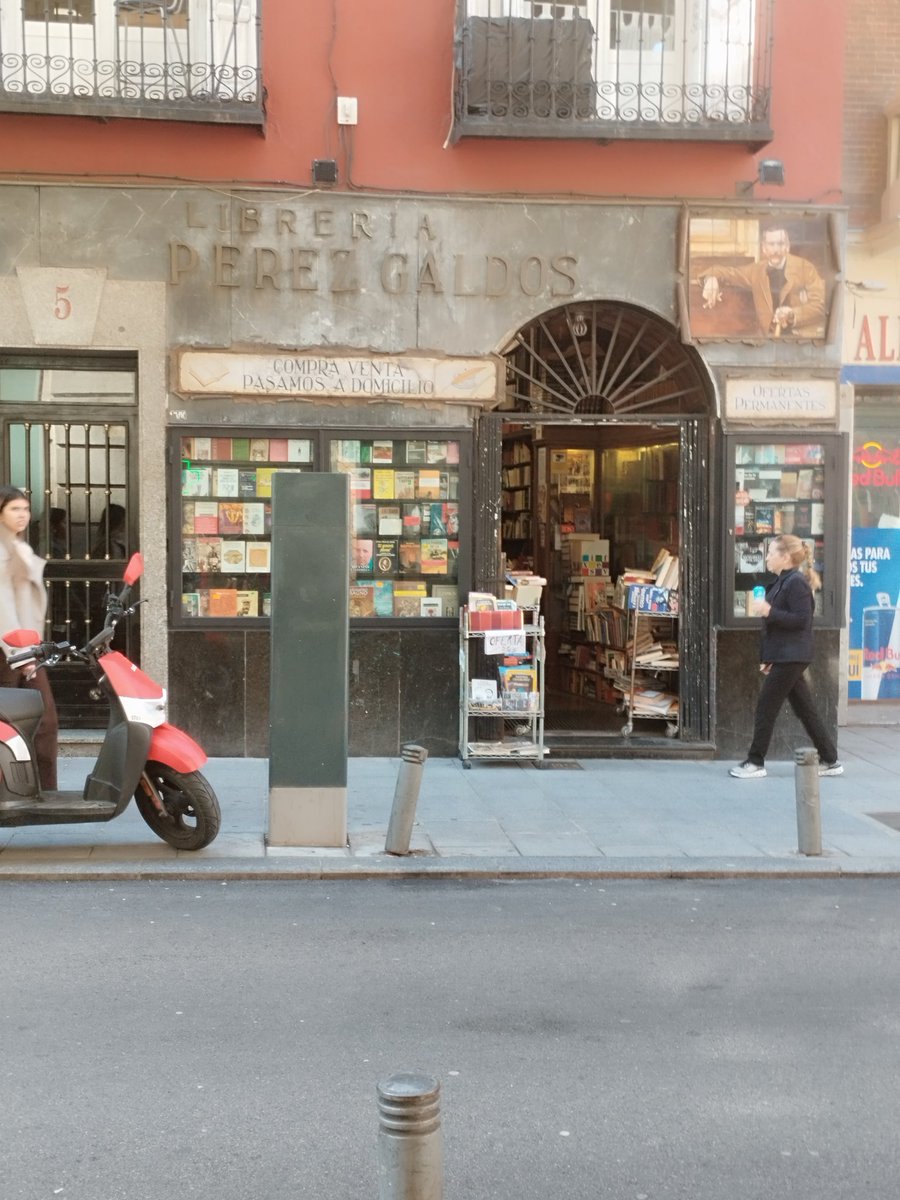 Hablar mucho en español mientras miráis que don Benito lleva años sin entender lo que dicen en la torre de babel que se ha convertido este Madrid Literario por el turismo 
"Bajo Coste" propiciado por <a href="/IdiazAyuso/">Isabel Díaz Ayuso</a> <a href="/AlmeidaPP_/">José Luis Martínez-Almeida</a> y
<a href="/ppmadrid/">PP Comunidad de Madrid</a> 
Librería Pérez Galdós 
C// Hortaleza 5