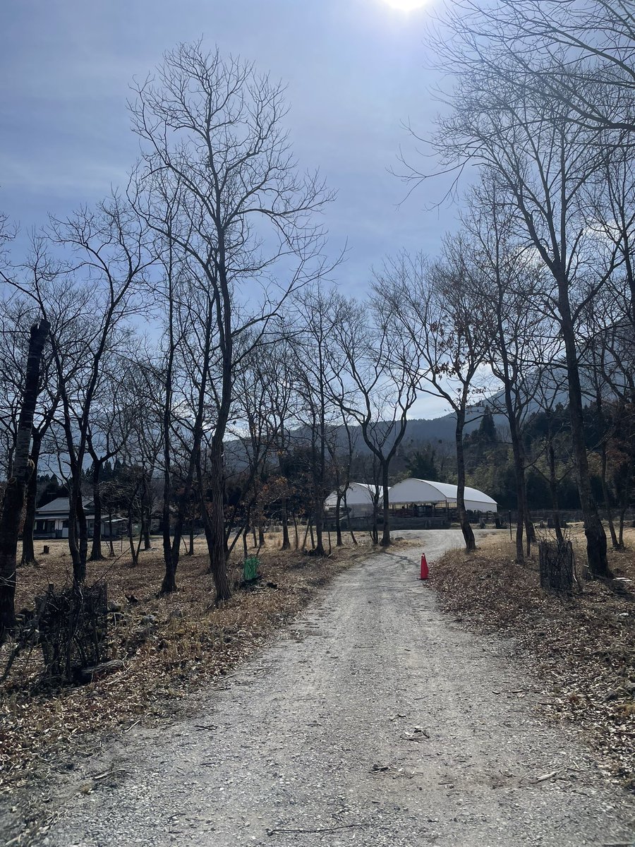 frontierohta's tweet image. 今日はいい天気☀️
ペンキ塗りには持ってこい‼️
穏やかで気持ちいい🥴

#良い天気
#晴れ
#ペンキ