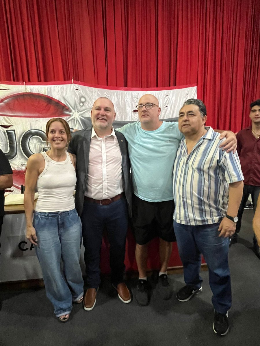 Hoy renovamos Autoridades en la <a href="/UCRCapital/">UCR CABA</a> felicitaciones <a href="/hernanrossi_ok/">Hernán Rossi</a> nuevo Presidente,  sabes que contas con <a href="/espaciomilita/">Espacio Militante</a> en la #Comuna8 ! Adelante Radicales 💪