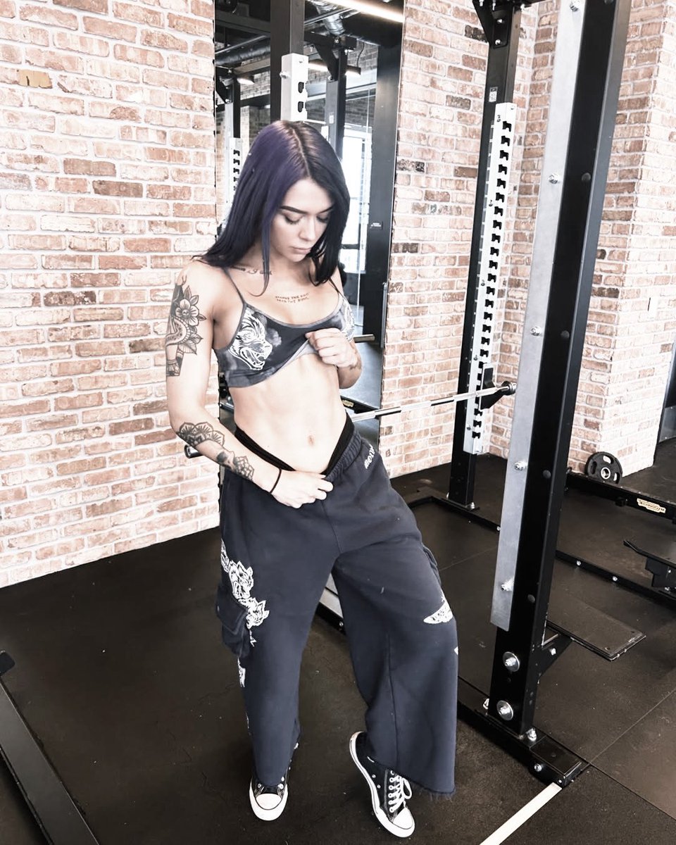 ˒ 𝗁𝖾𝖺𝗋𝗍 𝖈𖦹𝖑𝖉, 𝐦𝐢𝐧𝐝 𝑐𝑙𝑒𝑎𝑟. 𑁤 tweet media