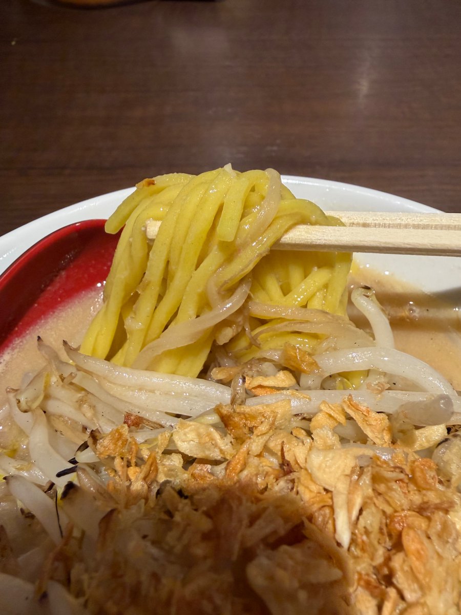 horimari_429's tweet photo. こんにち #菜ーメン🍜

美澪奈ちゃんと三鷹にある花木流味噌で
味噌ラーメンいただきました🍜

とろみがあって濃厚なスープ！
たっぷり乗ったフライドオニオンがサクサクで美味しかった🧅

太麺がスープによく絡んで、噛みごたえもあり最高でしたん✌︎('ω'✌︎ ) https://t.co/U3R1ZvjrO2