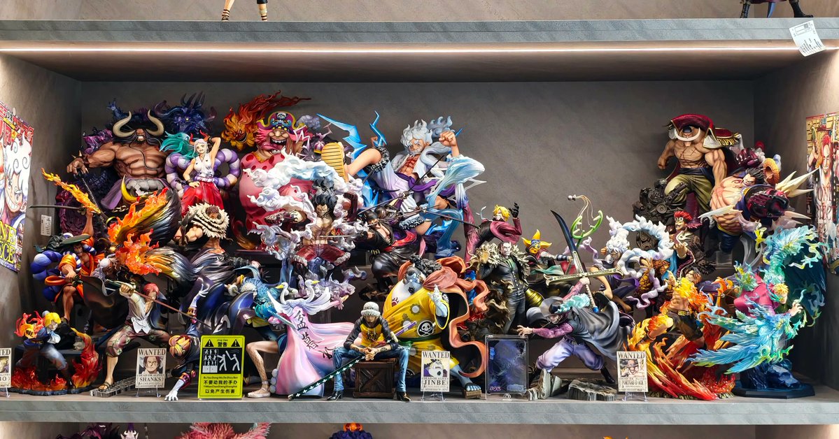 piratescollect's tweet image. This shot is absolutely epic! 🔥 Such an amazing setup for a P.O.P figure collection. I love how crowded, yet completely harmonious the whole display is. Every piece fits perfectly! 🏴‍☠️⚔️

#OnePiece #PortraitOfPirates #AnimeCollection #MegaHouse #POP_MH
