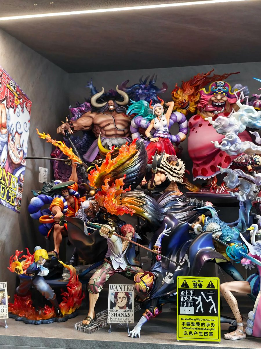 piratescollect's tweet image. This shot is absolutely epic! 🔥 Such an amazing setup for a P.O.P figure collection. I love how crowded, yet completely harmonious the whole display is. Every piece fits perfectly! 🏴‍☠️⚔️

#OnePiece #PortraitOfPirates #AnimeCollection #MegaHouse #POP_MH
