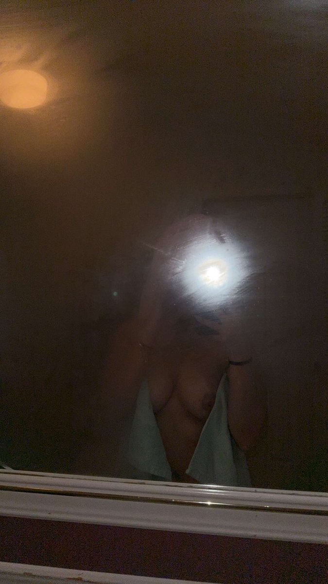 itsanababy's tweet photo. after shower 🧼 https://t.co/mevxoNlGwt