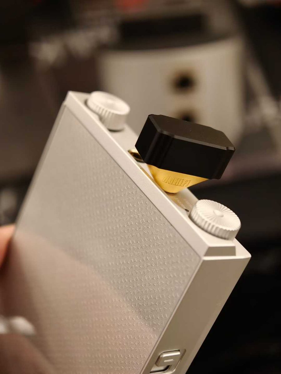 ddhifi_com's tweet image. 🎶 Sound, reimagined through form.

Where every curve meets purpose, and every angle aligns with clarity.

This isn't just design — it's harmony engineered.

#ddHiFi #SoundDesign #HiFi #AudioEngineering #FormAndFunction