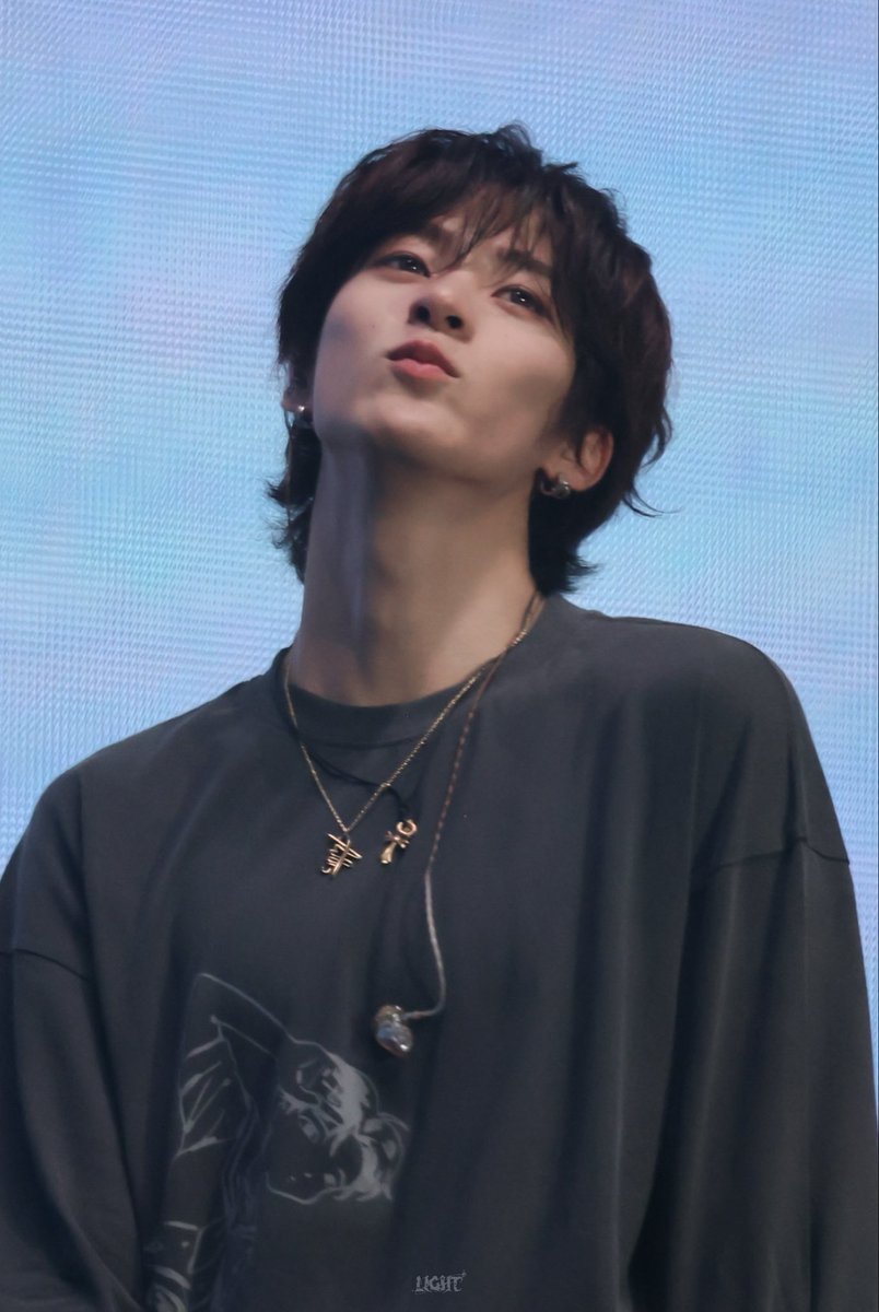 𝐋𝐈𝐆𝐇𝐓 tweet media