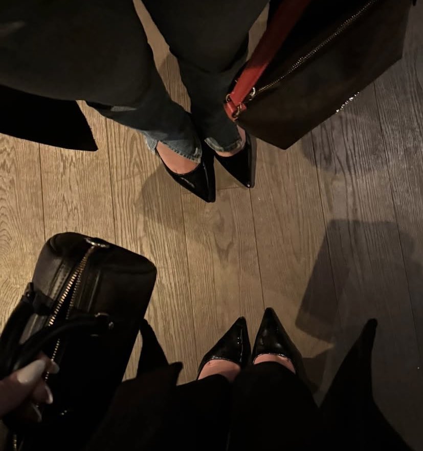 goddesssmrit's tweet photo. even when you cant see my feet you will still jerk off to my heels. owned. https://t.co/wvQAoRQFje