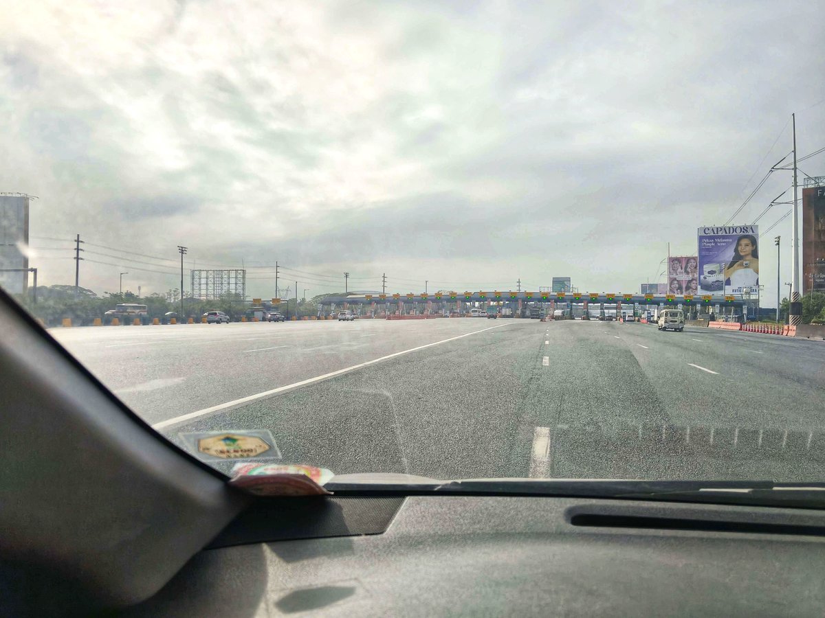 NLEX South bound 8am. 
Grabe impact ng oil price hike 🙄 parang Holy week na ah. The last time that I witnessed na ganito sa Nlex was nung Pandemic pa. 😱 

<a href="/NLEXexpressways/">NLEX Corporation</a>